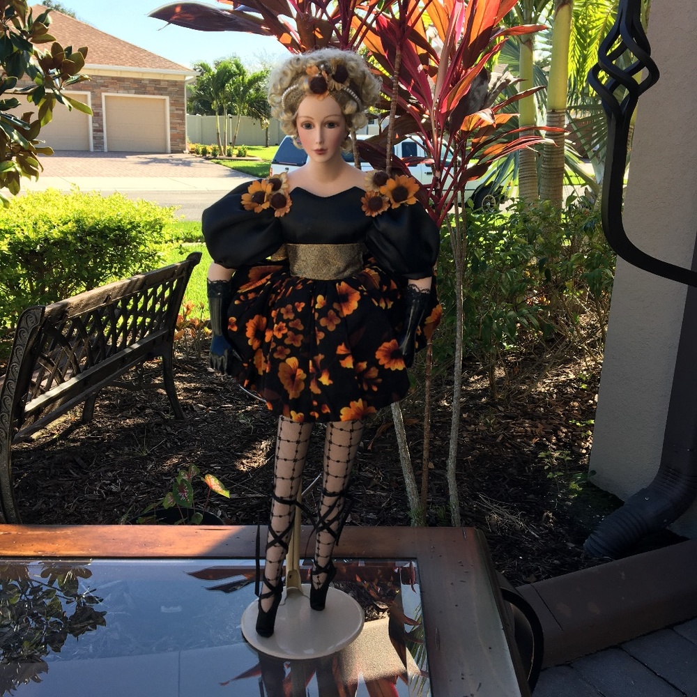 ⬇️⬇️Collectible Porcelain  Ballerina Victorian Doll - Picture 2 of 5